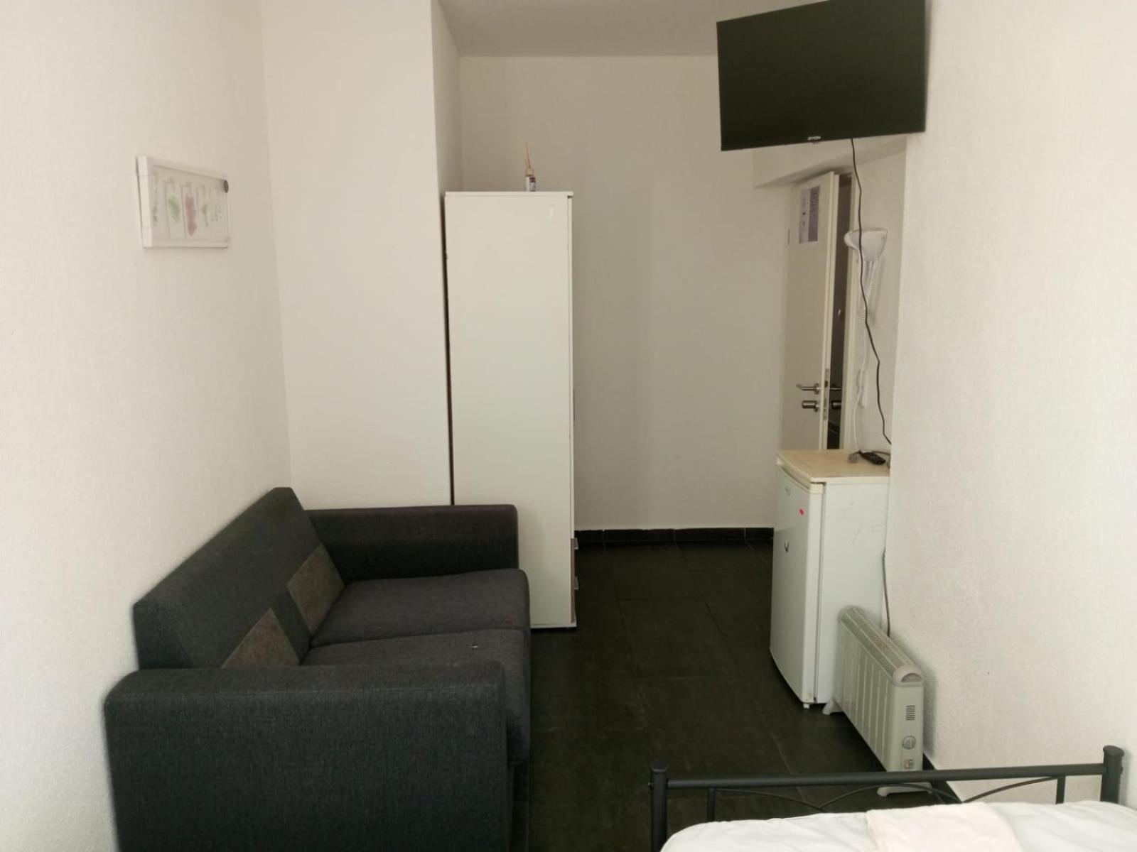 Nina Mit Gemeinschaftskueche Zentrum Privatunterkunft