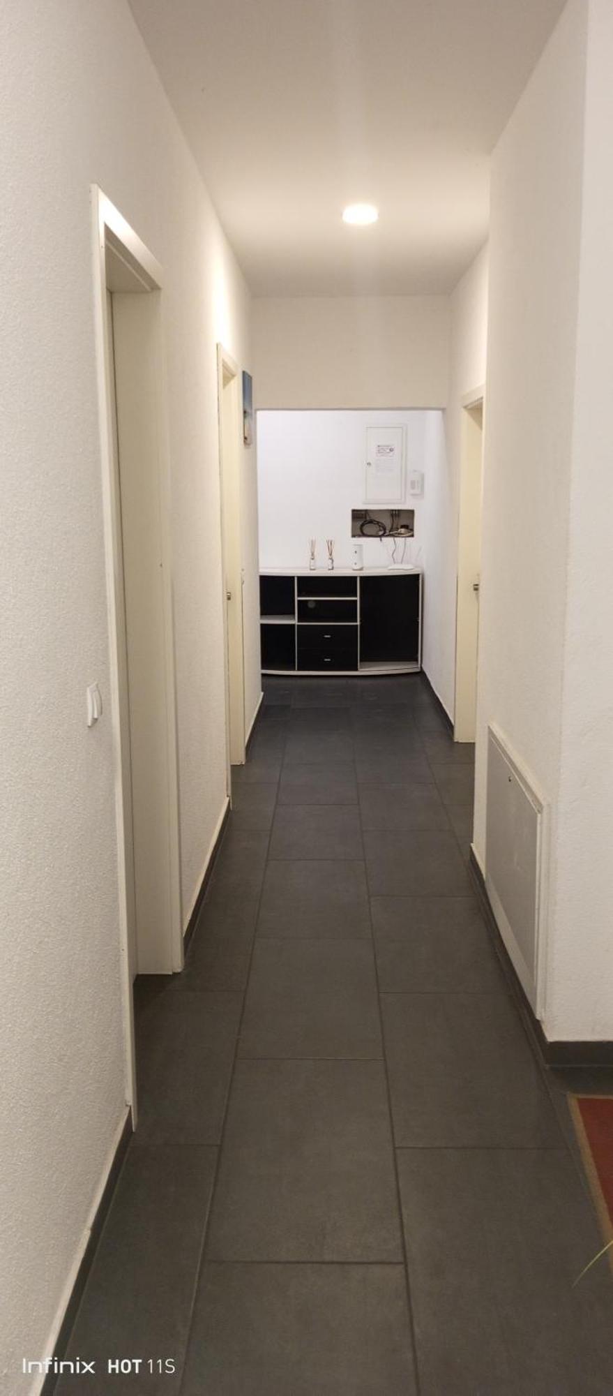 Nina Mit Gemeinschaftskueche Zentrum